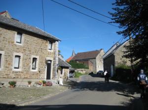 Entrée dans le village